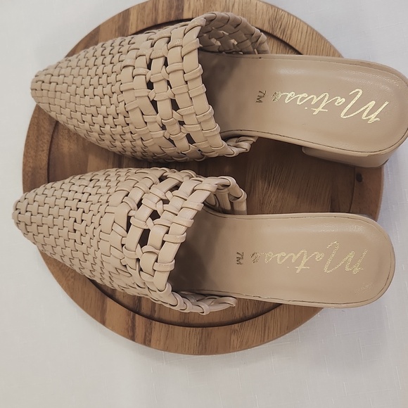 Matisse Lexie Mules Slides. Size 7 - Picture 6 of 10